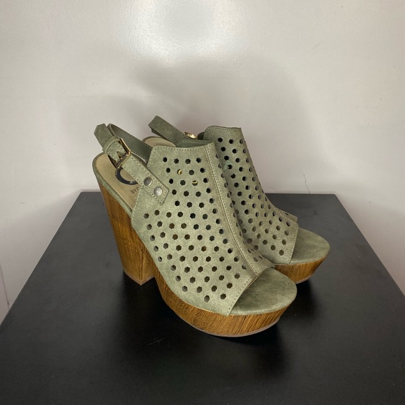 Guess Peep Toe Block Heels in Olive  - size 5.5 - Picture 7 of 8